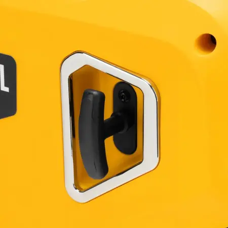 Генератор инверторный GS-2200iS, 2,2 кВт, 230 В, закрытый корпус, ручной старт// DENZEL